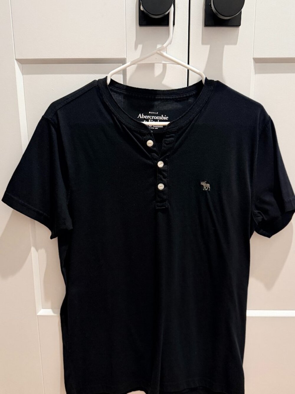 Abercrombie & Fitch Muscle Fit Henley Black Short Sleeve Tee Men's Small A&F